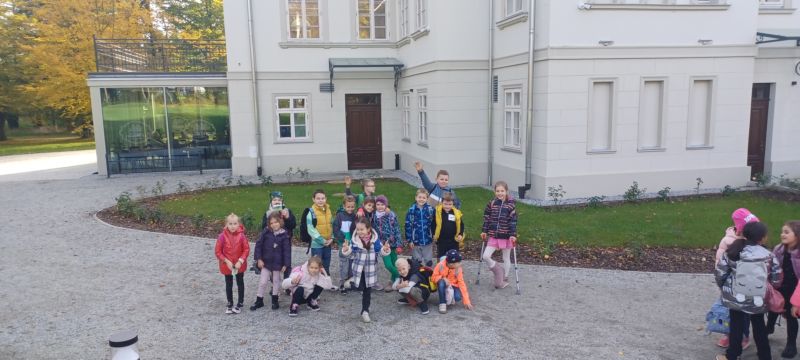 Wycieczka klas pierwszych do Centrum Regionalnego w pałacu w Baranowicach