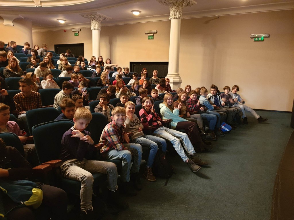 Wycieczka do teatru klasa 6a i 5a