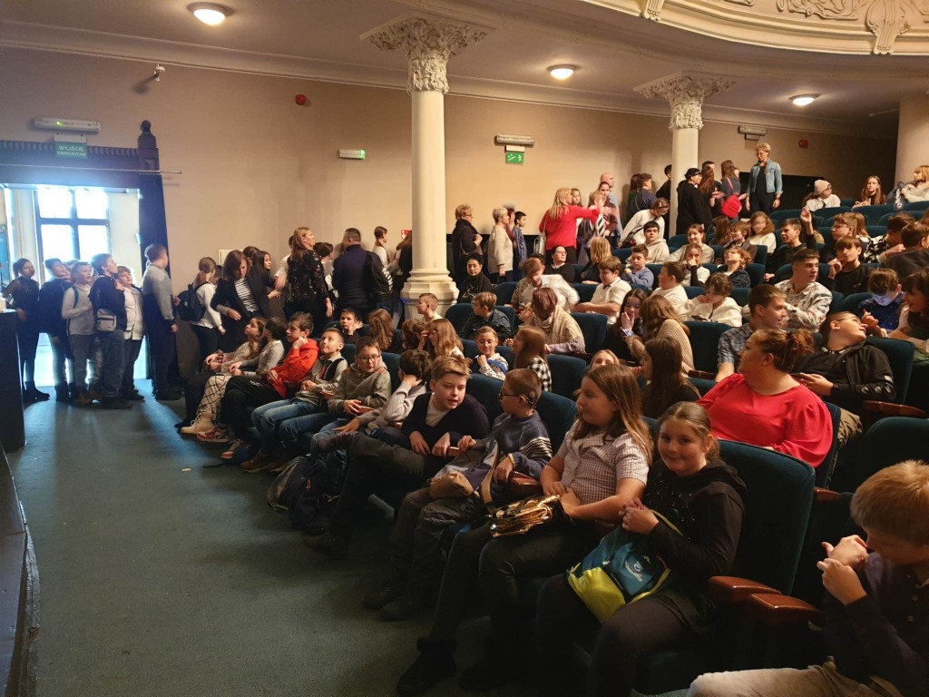 Wycieczka do teatru klasa 6a i 5a