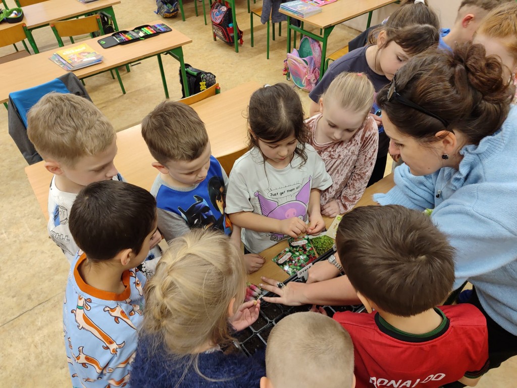 Klasa 1b wita wiosnę