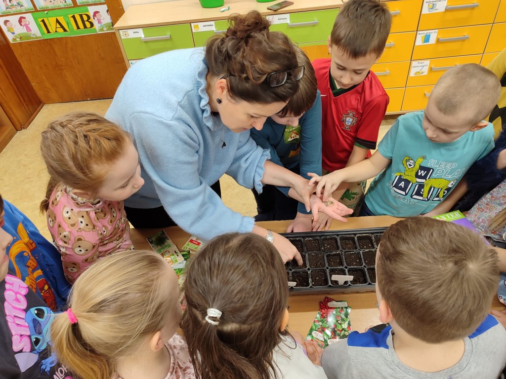 Klasa 1b wita wiosnę