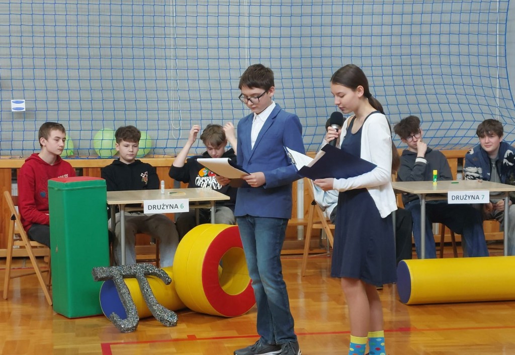 Dzień Matematyki,  Pierwszy Dzień Wiosny oraz Dzień Kolorowej Skarpetki.