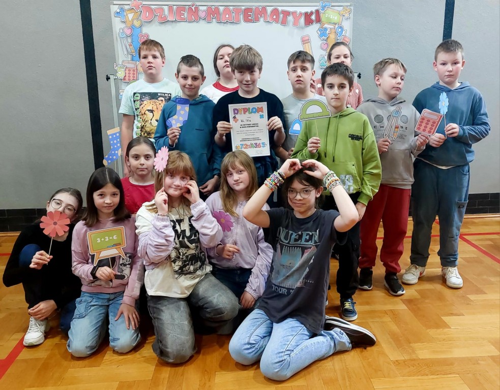 Dzień Matematyki,  Pierwszy Dzień Wiosny oraz Dzień Kolorowej Skarpetki.