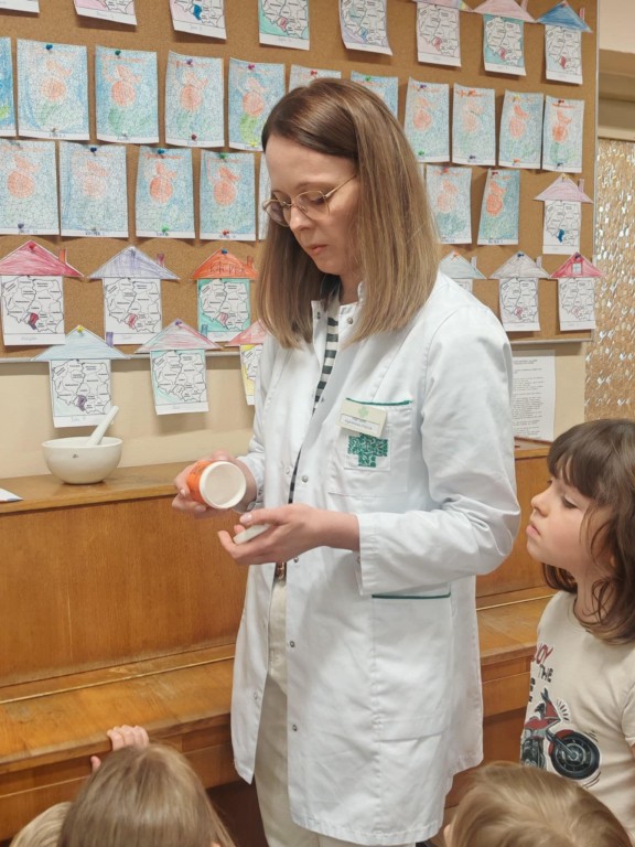 SPOTKANIE Z PANIĄ FARMACEUTKĄ