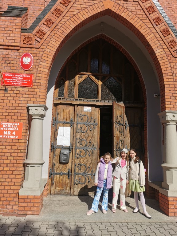 Zwycięstwo drużyny klas III w konkursie