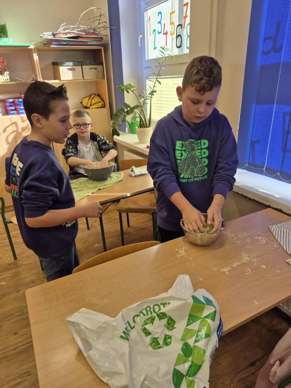 Kiszenie kapusty w klasie 3a