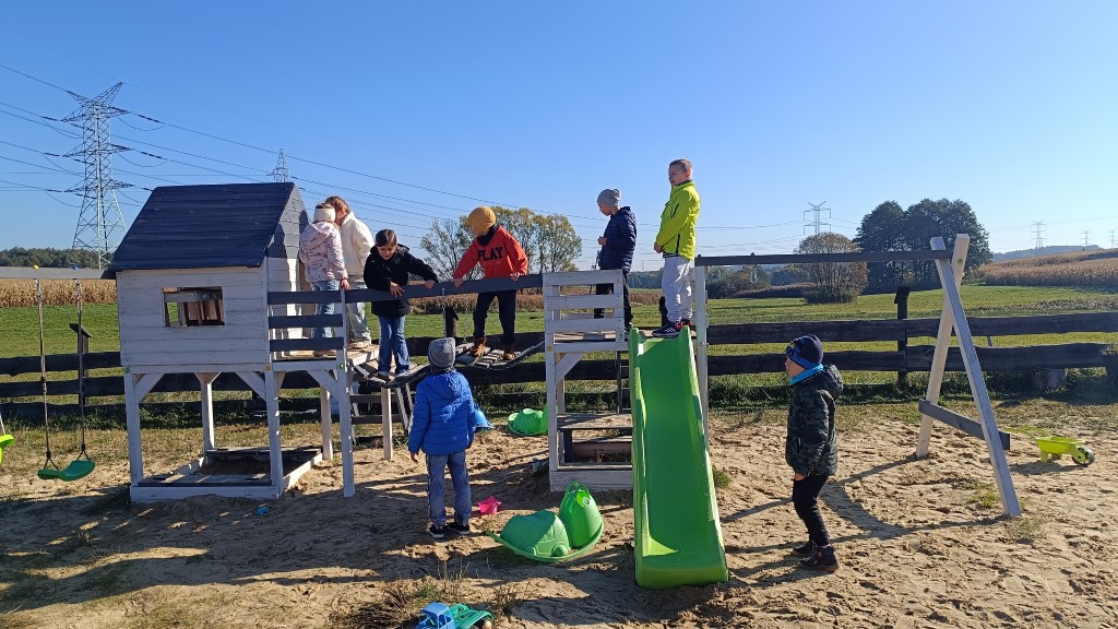 W zagrodzie „Zakątek zwierzątek” klasa 2a i 2b