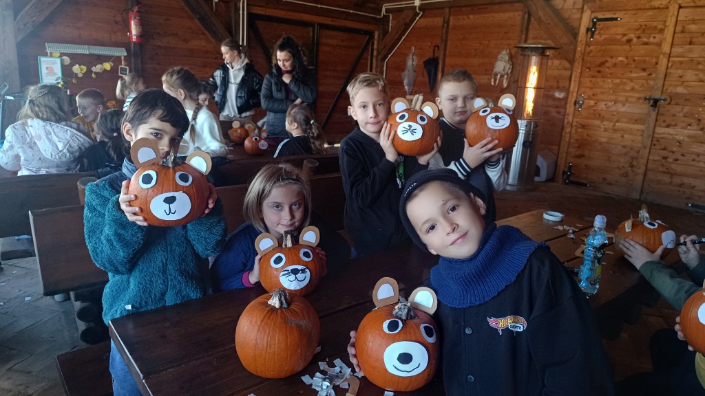 W zagrodzie „Zakątek zwierzątek” klasa 2a i 2b