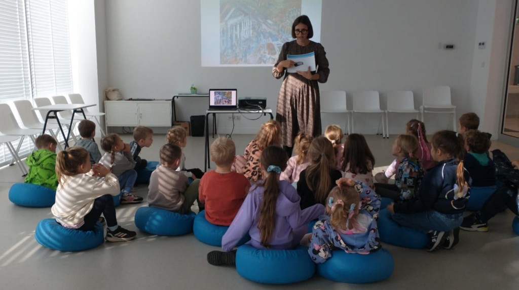 WYCIECZKA DO GALERII SZTUKI 'RZECZA' - GRUPA 'STARSZAKÓW'