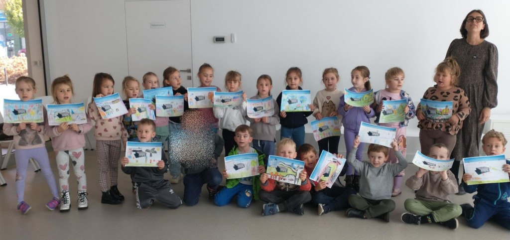 WYCIECZKA DO GALERII SZTUKI 'RZECZA' - GRUPA 'STARSZAKÓW'