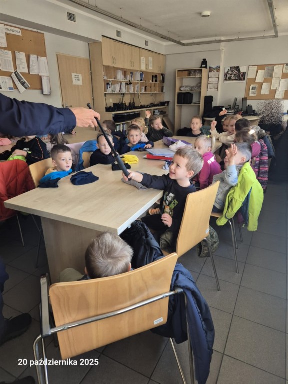  WYCIECZKA DO KOMEDY MIEJSKIEJ POLICJI W RYBNIKU - GRUPA 'ŚREDNIAKÓW'