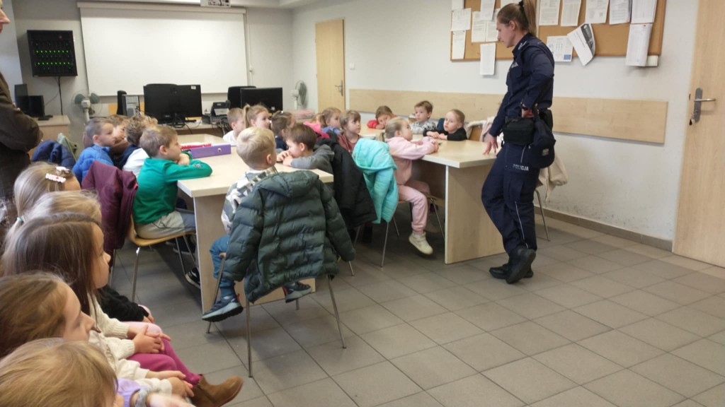  WYCIECZKA DO KOMEDY MIEJSKIEJ POLICJI W RYBNIKU - GRUPA 'STARSZAKÓW'