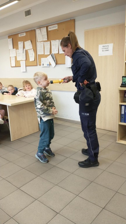  WYCIECZKA DO KOMEDY MIEJSKIEJ POLICJI W RYBNIKU - GRUPA 'STARSZAKÓW'