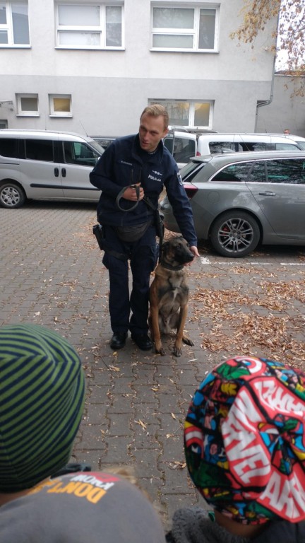  WYCIECZKA DO KOMEDY MIEJSKIEJ POLICJI W RYBNIKU - GRUPA 'STARSZAKÓW'
