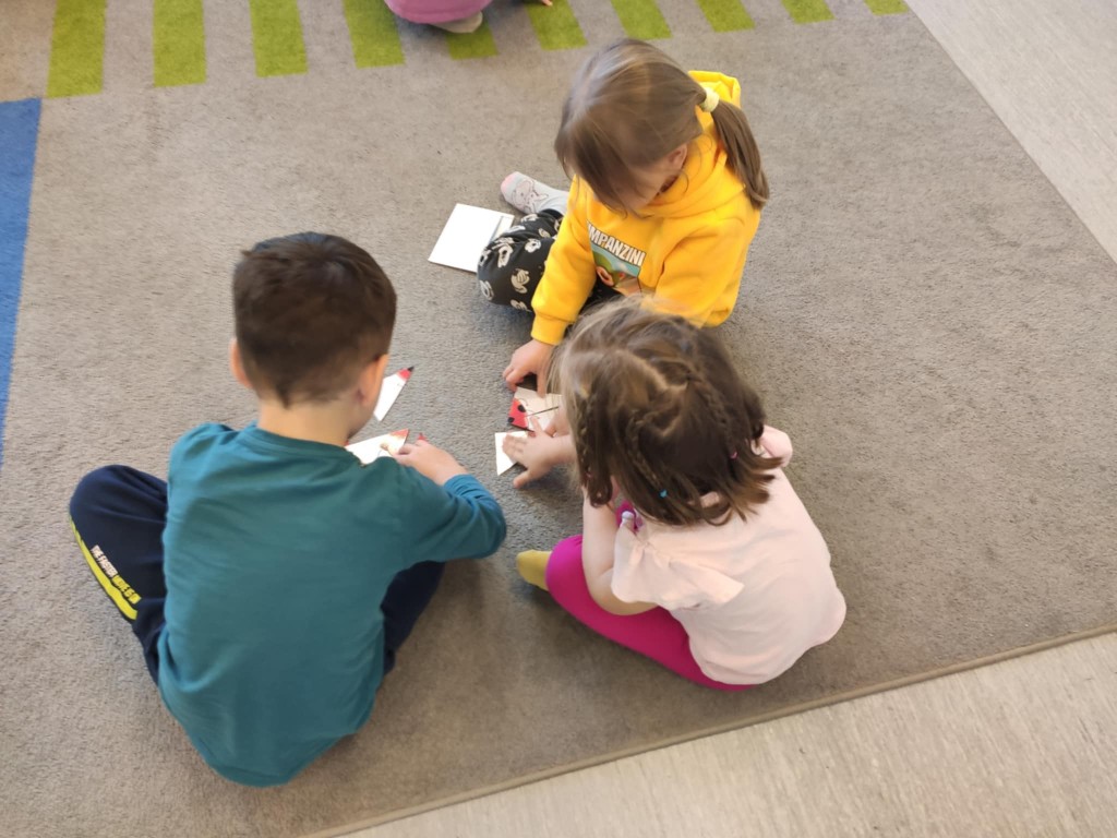 WYCIECZKA DO BIBLIOTEKI - GRUPA 'ŚREDNIAKÓW'