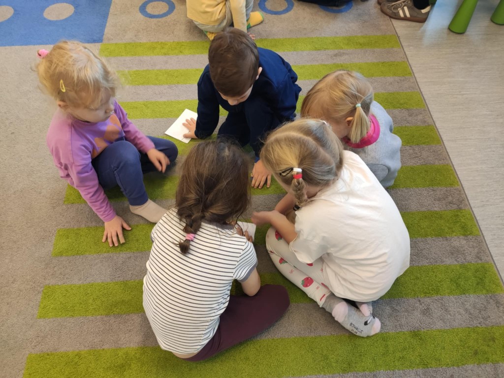 WYCIECZKA DO BIBLIOTEKI - GRUPA 'ŚREDNIAKÓW'