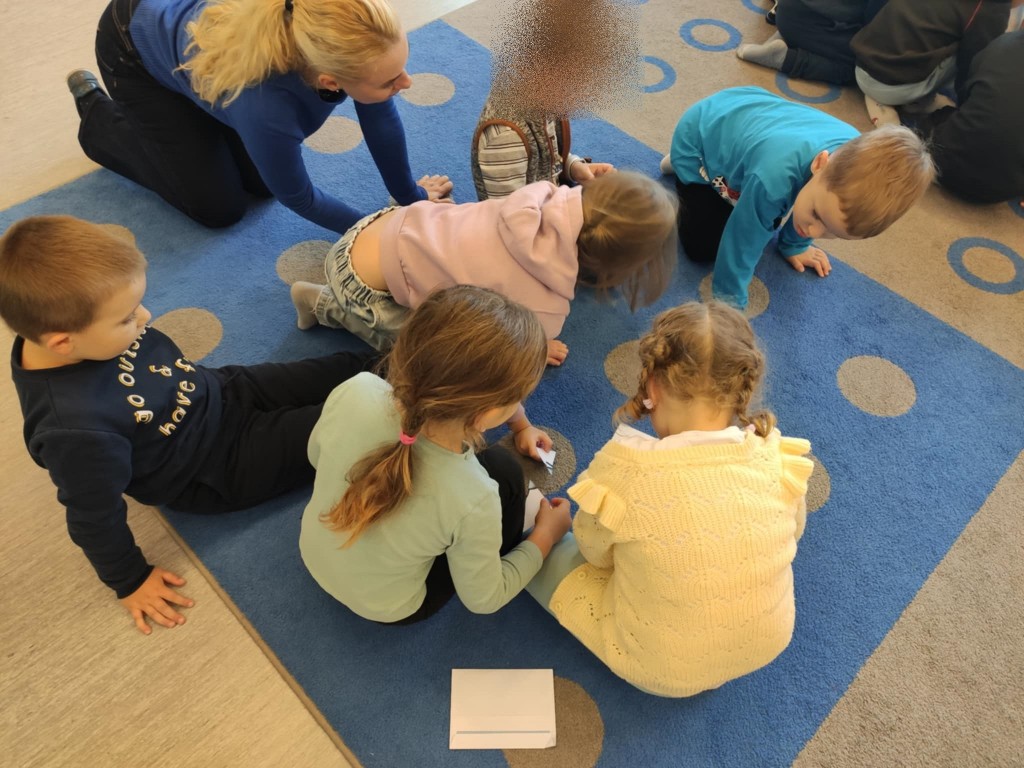 WYCIECZKA DO BIBLIOTEKI - GRUPA 'ŚREDNIAKÓW'