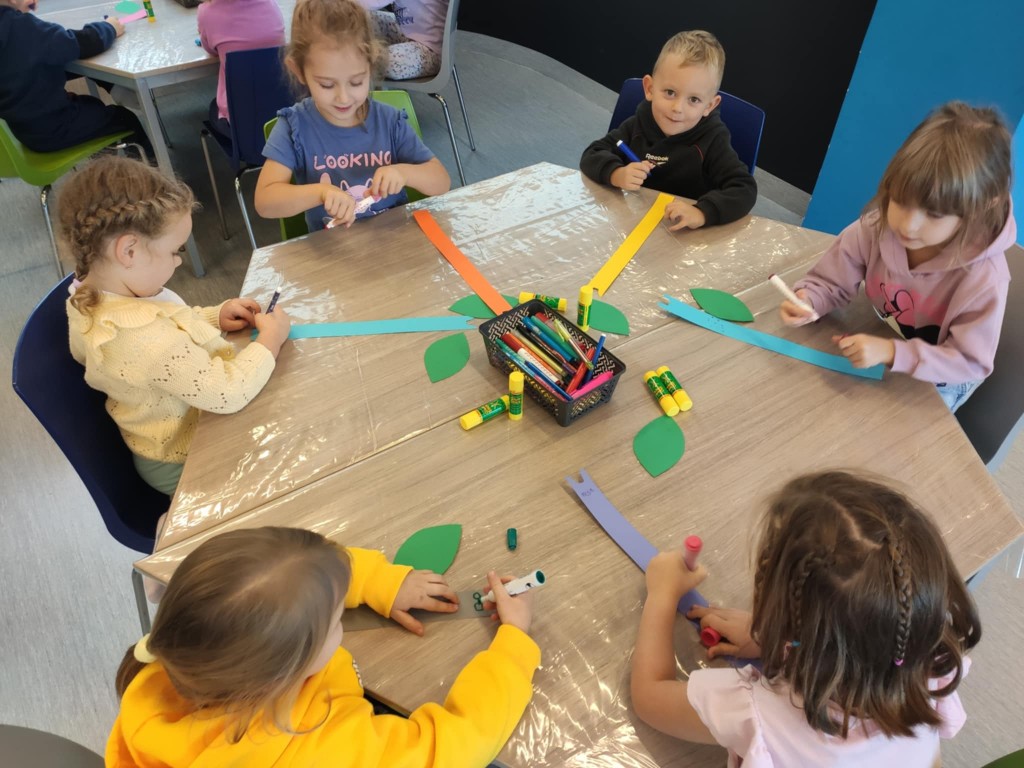 WYCIECZKA DO BIBLIOTEKI - GRUPA 'ŚREDNIAKÓW'