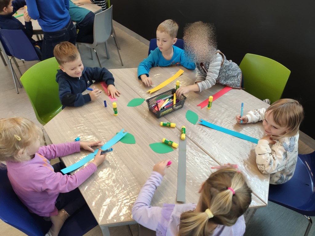 WYCIECZKA DO BIBLIOTEKI - GRUPA 'ŚREDNIAKÓW'