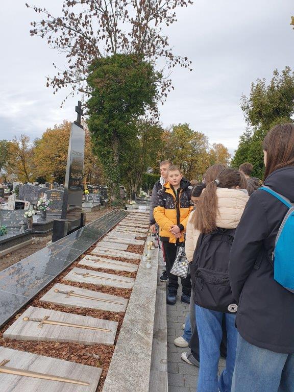 Odwiedzamy miejsca pamięci 