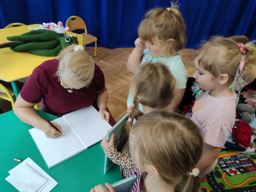 SPOTKANIE AUTORSKIE Z PANIĄ ALINĄ PRZYDATEK - 'STARSZAKI'