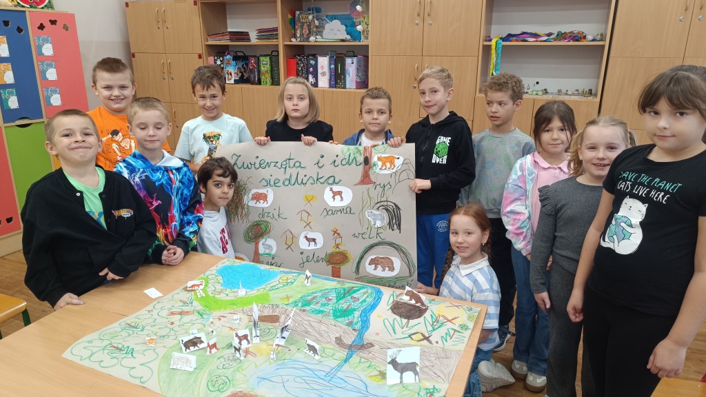 Klasa 2b poznaje siedliska zwierząt.