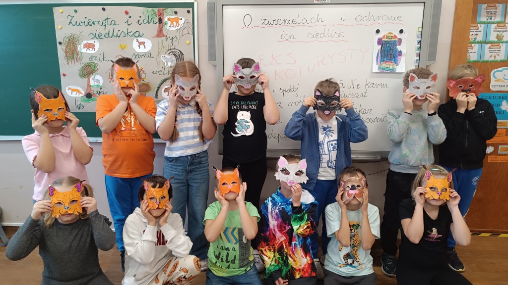 Klasa 2b poznaje siedliska zwierząt.