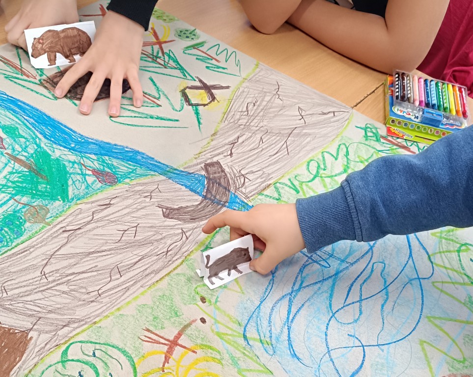 Klasa 2b poznaje siedliska zwierząt.