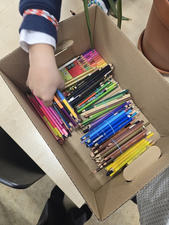 Szkolna ZBIÓRKA KREDEK dla Fundacji Dom Kredek