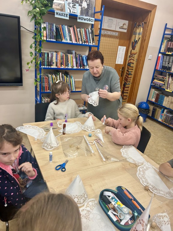 Warsztaty anielskie w klasie III B 