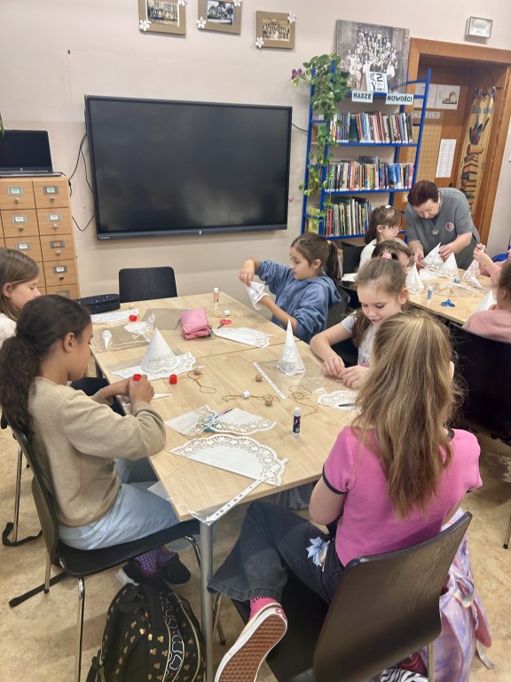 Warsztaty anielskie w klasie III B 