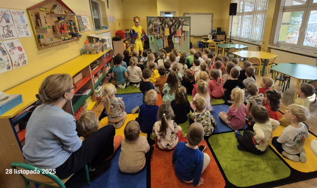 TEATRZYK „Drzewo Życzeń, czyli jak Boni i Bongo uczą dzieci ochrony”