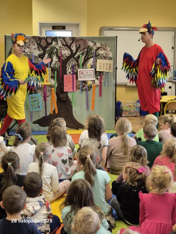 TEATRZYK „Drzewo Życzeń, czyli jak Boni i Bongo uczą dzieci ochrony”