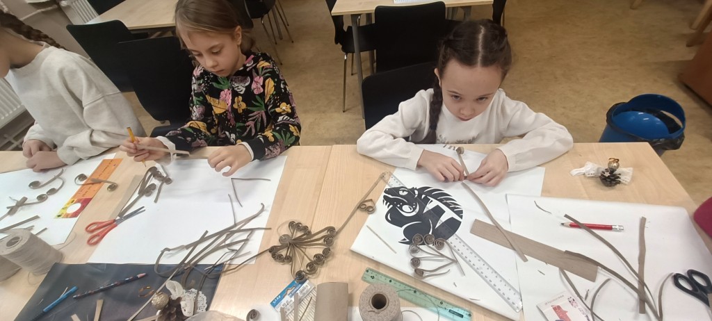 Aniołki z recyklingu w bibliotece