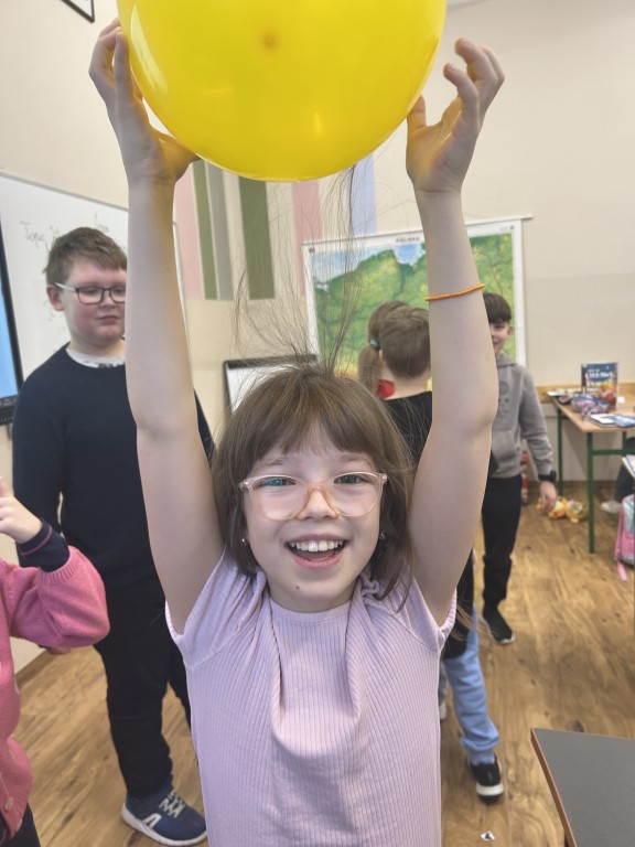 3b eksperymentuje z elektrycznością!