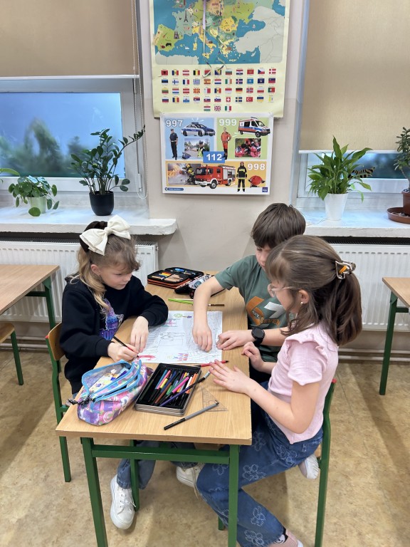 3b eksperymentuje z elektrycznością!