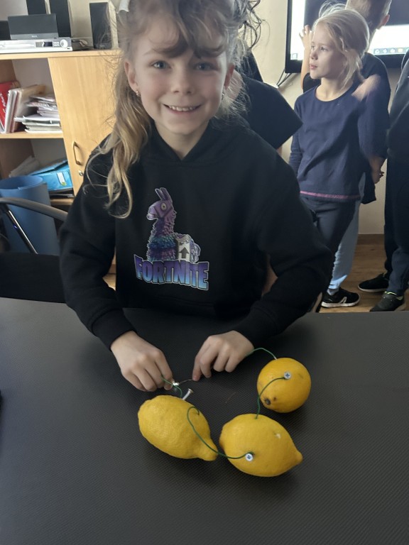 3b eksperymentuje z elektrycznością!