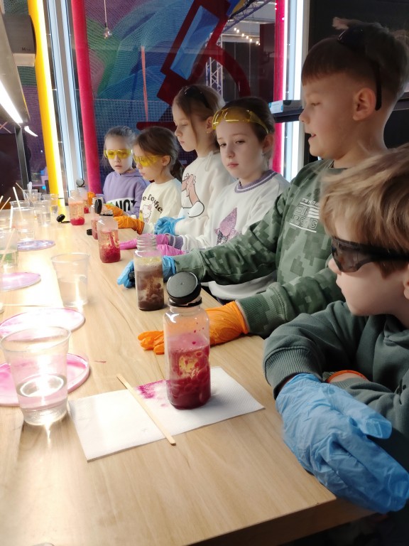 Kolorowa przygoda - wycieczka do Funzeum klas I