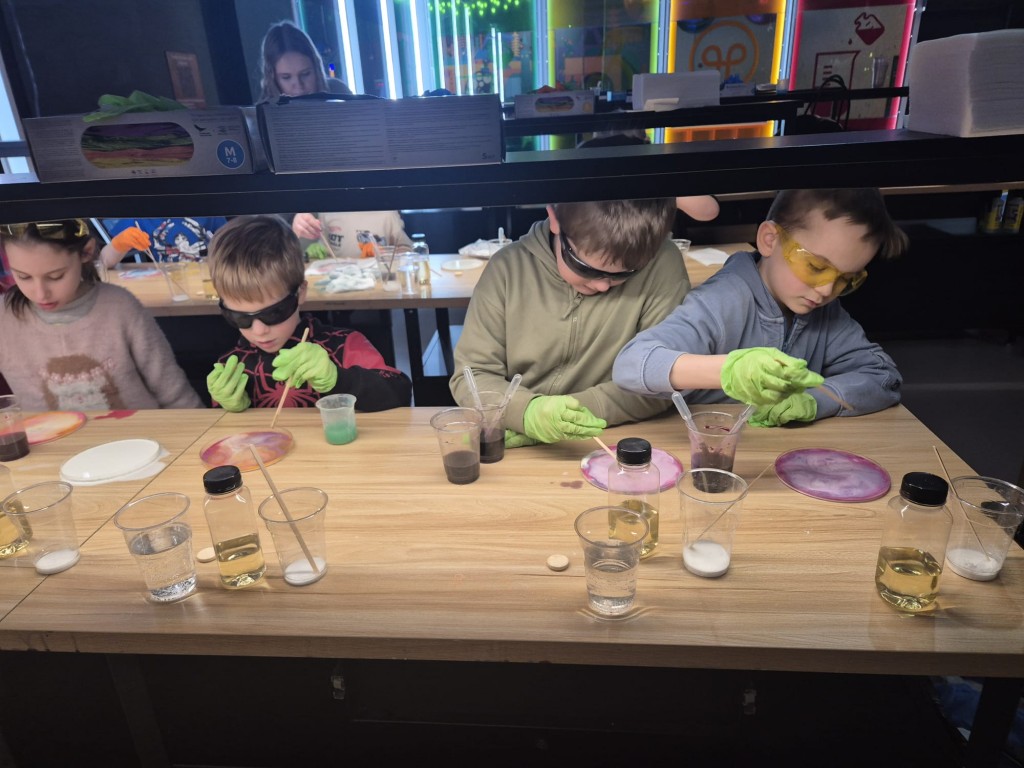 Kolorowa przygoda - wycieczka do Funzeum klas I