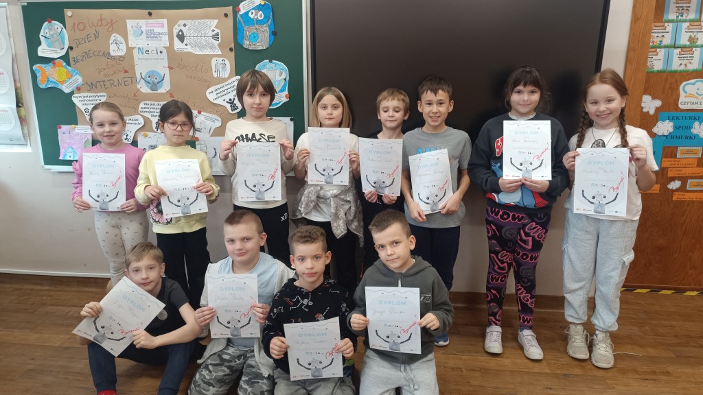 Klasa 2b w sieci z Neciem poznaje Internet