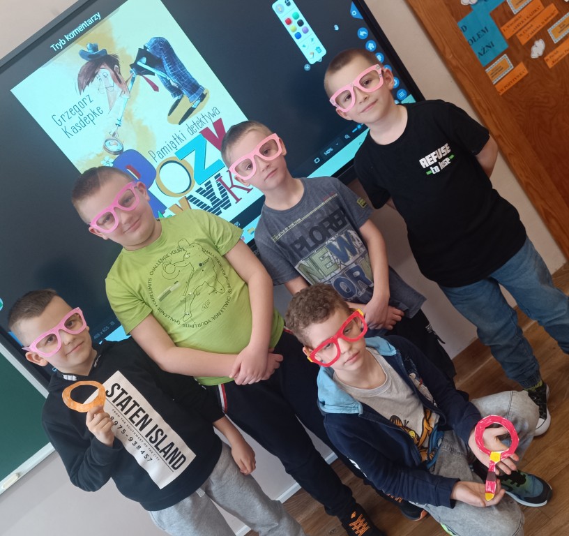 Czytam z klasą - lekturki spod chmurki w kl.2b