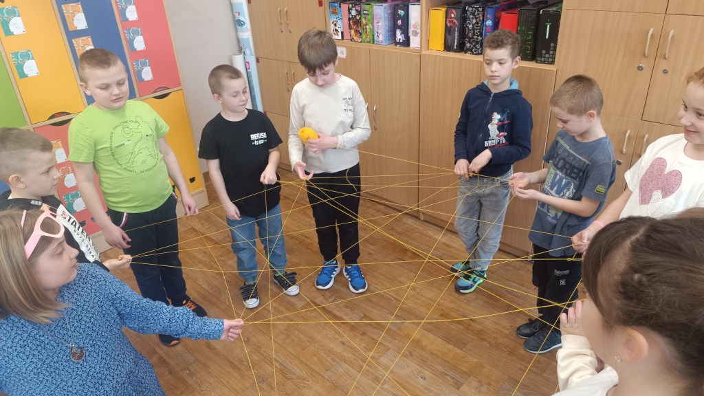 Czytam z klasą - lekturki spod chmurki w kl.2b