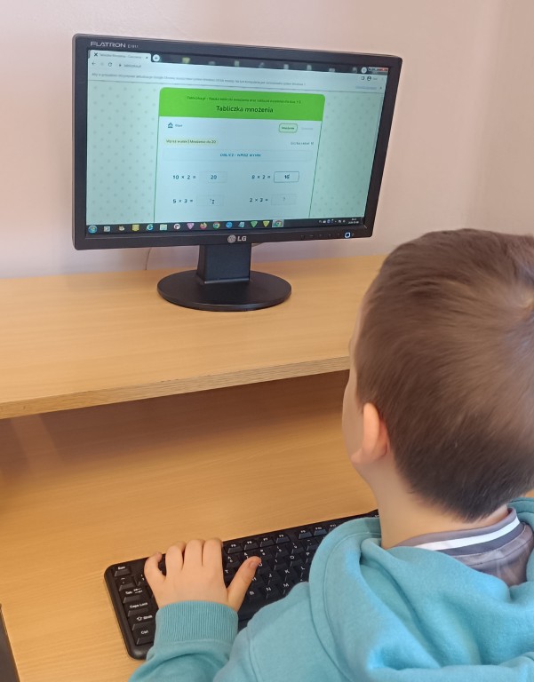 Mnożenie przez zabawę poleca 2b