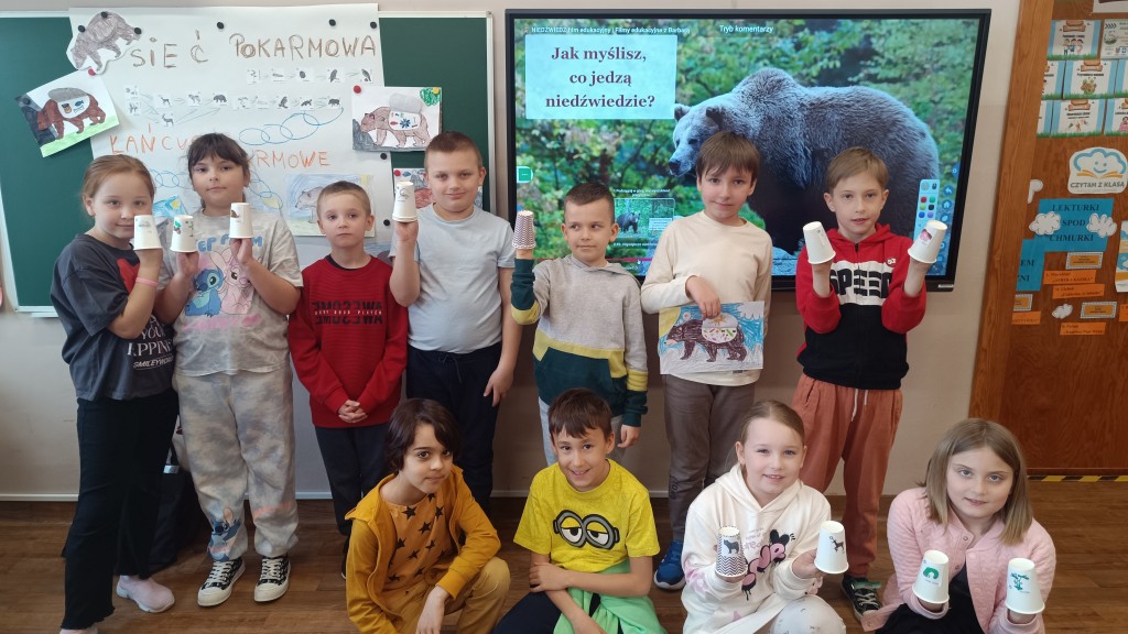 Klasa 2b poznaje sieć pokarmową zwierząt