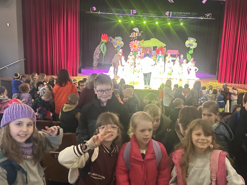 Klasa III B wita wiosnę w MOK w Radlinie