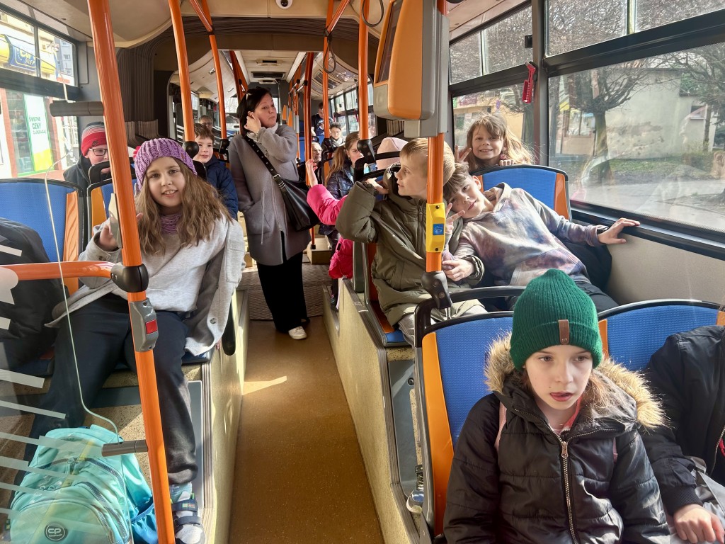 Klasa III B wita wiosnę w MOK w Radlinie