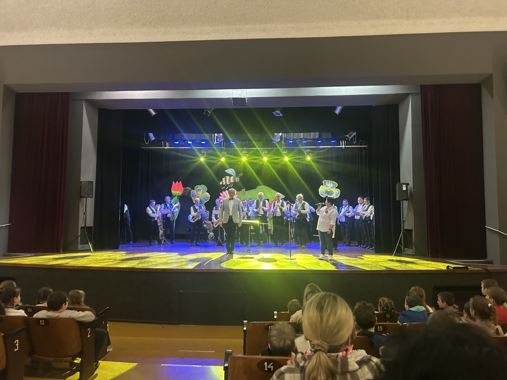 Klasa III B wita wiosnę w MOK w Radlinie