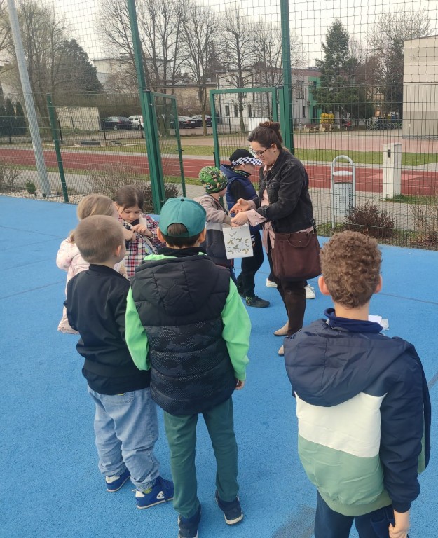 Wiosenne podchody klasy 2b w terenie