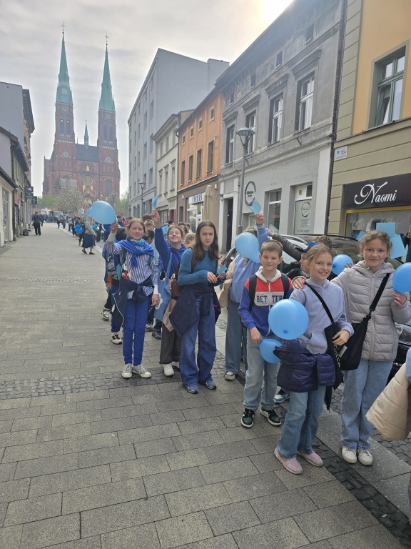 Niebieski Spacer Dzień Świadomosci Autyzmu