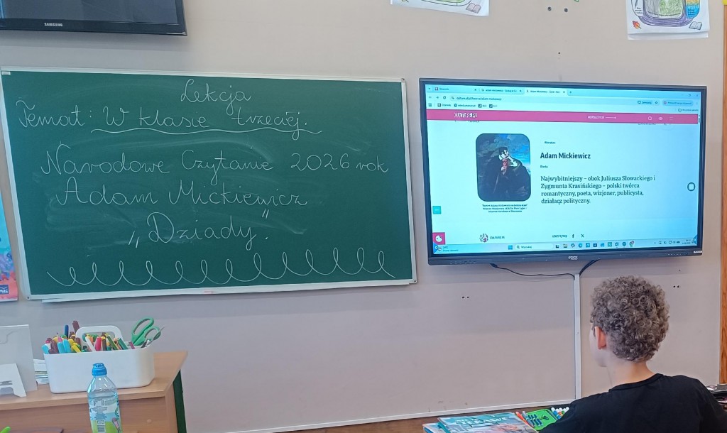 Klasa 3b czyta Mickiewicza